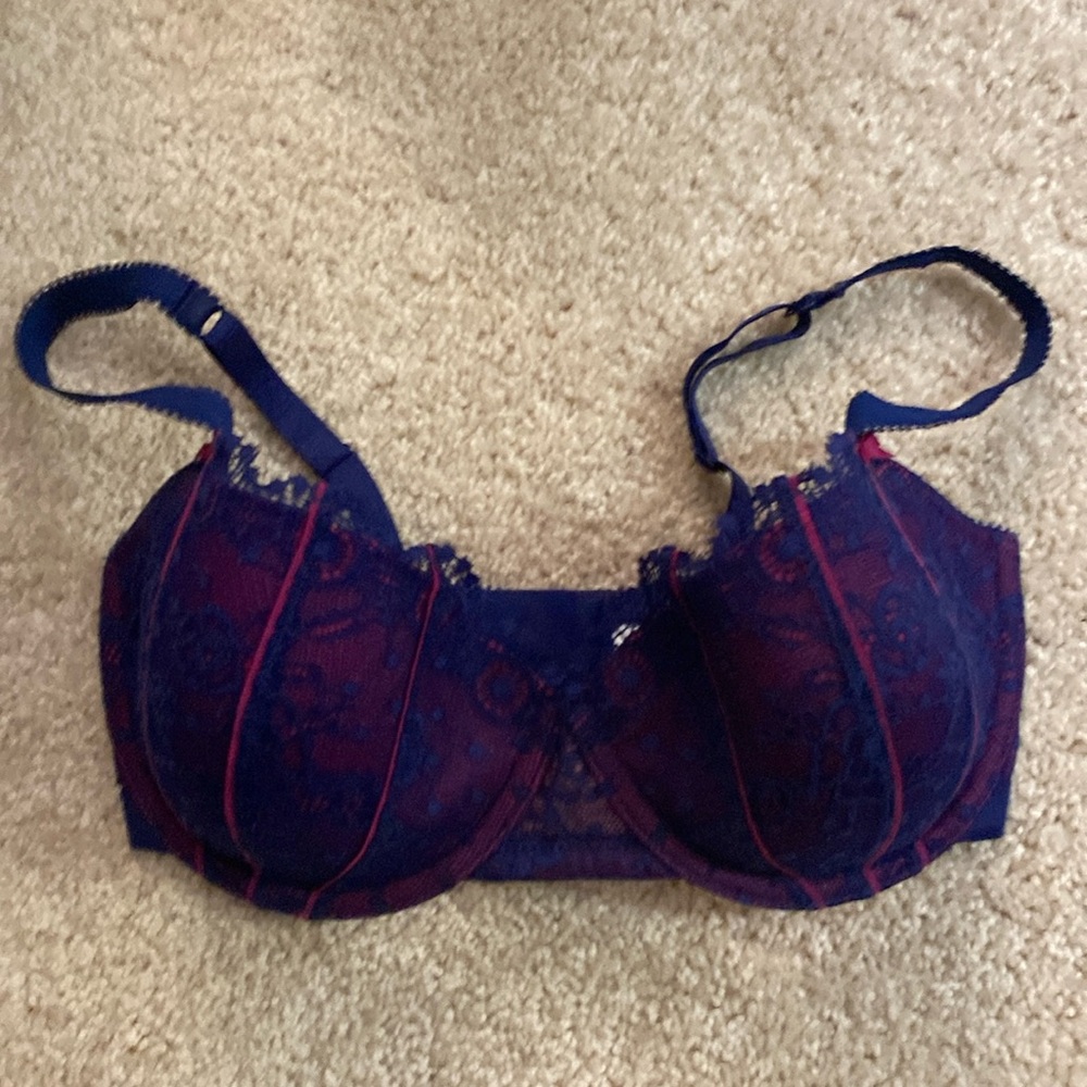 DKNY Lace Bra Size 32DD Purple & Pink Lace